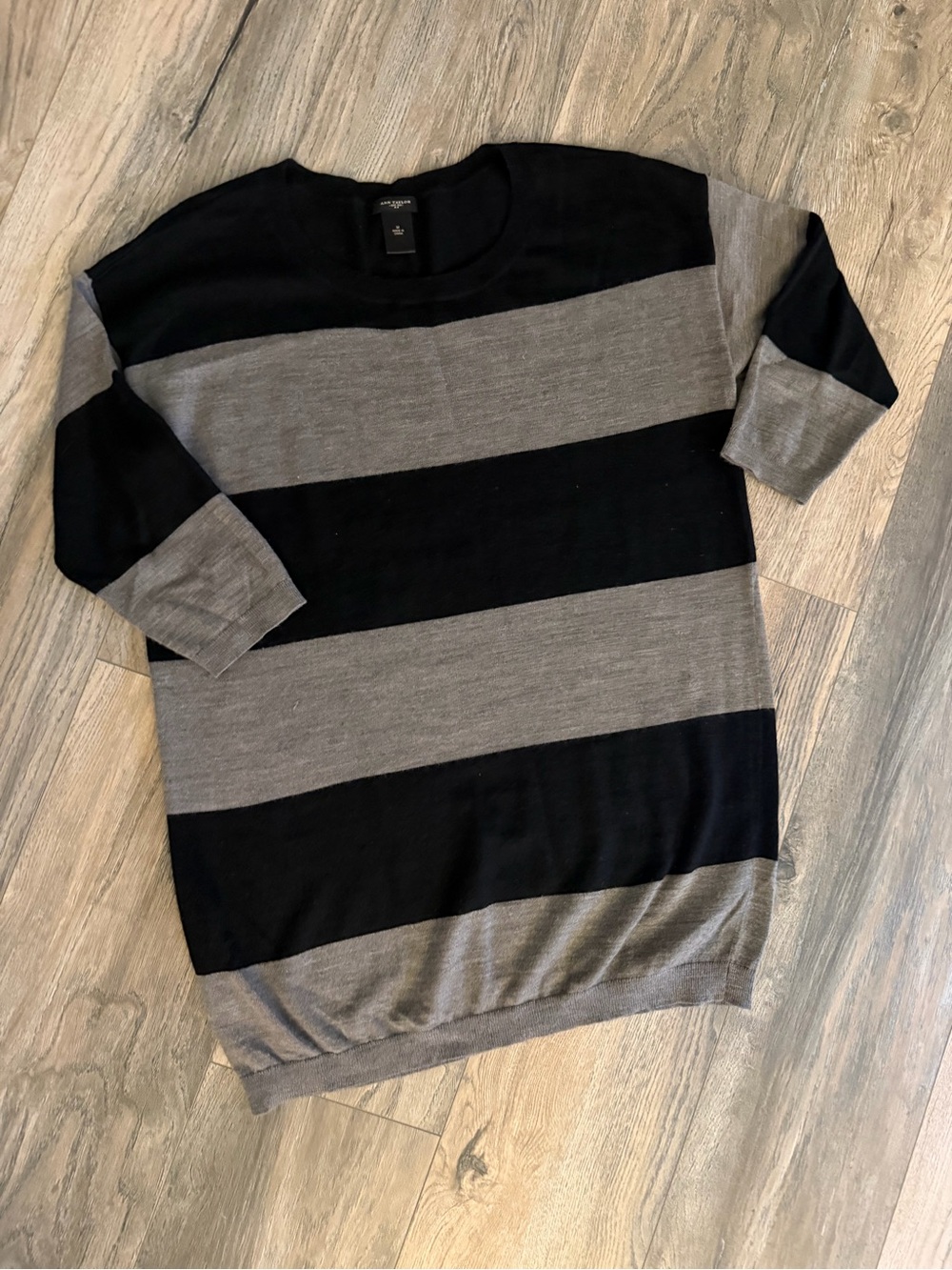 Cute Ann Taylor Lightweight Tunic Long Sweater Striped Black Gray